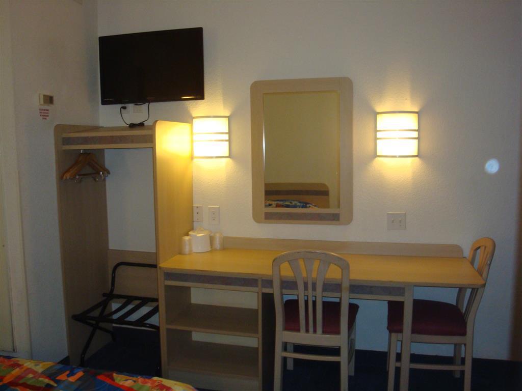 Lakeside Inn Lake Havasu City Room photo