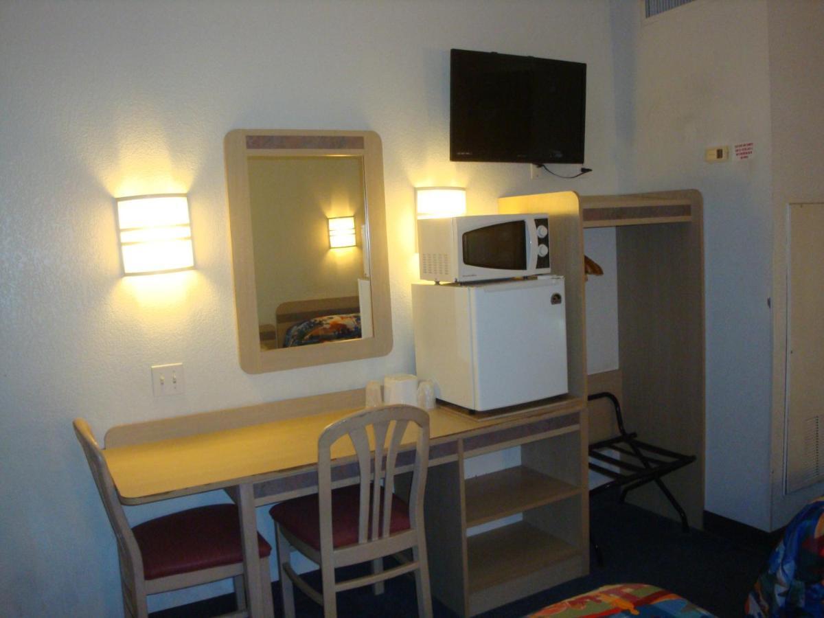 Lakeside Inn Lake Havasu City Room photo